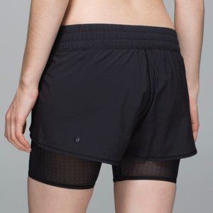 Lululemon Hot to Street Mesh Shorts in Black Sz 8
